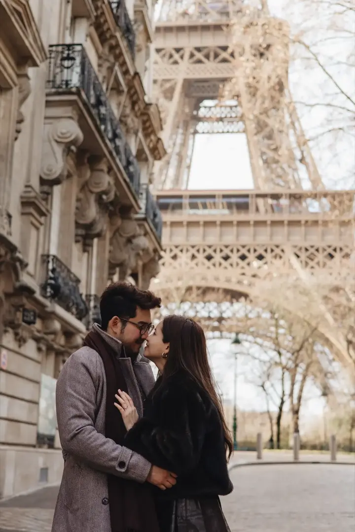 Couple Photoshoot in Paris
